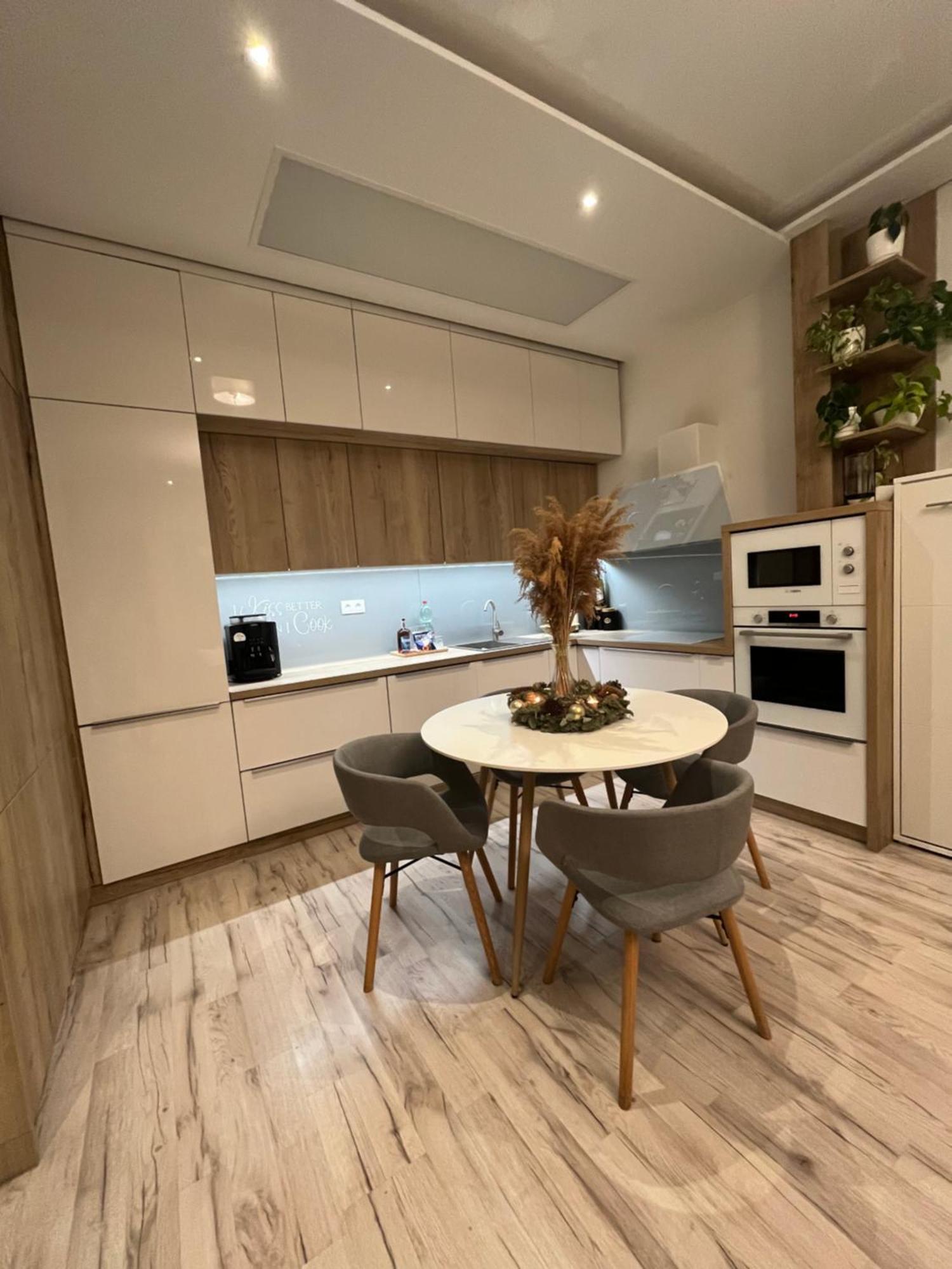 Cozy Apartment Братислава Екстер'єр фото